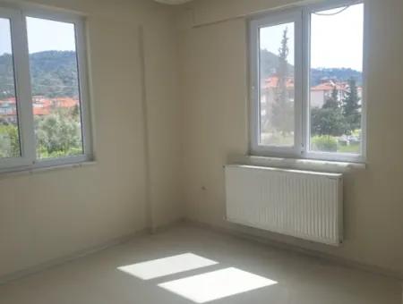 Ortaca Çaylı Mah Geräumige Wohnung Mit 3 1 Kalorifer Zu Vermieten